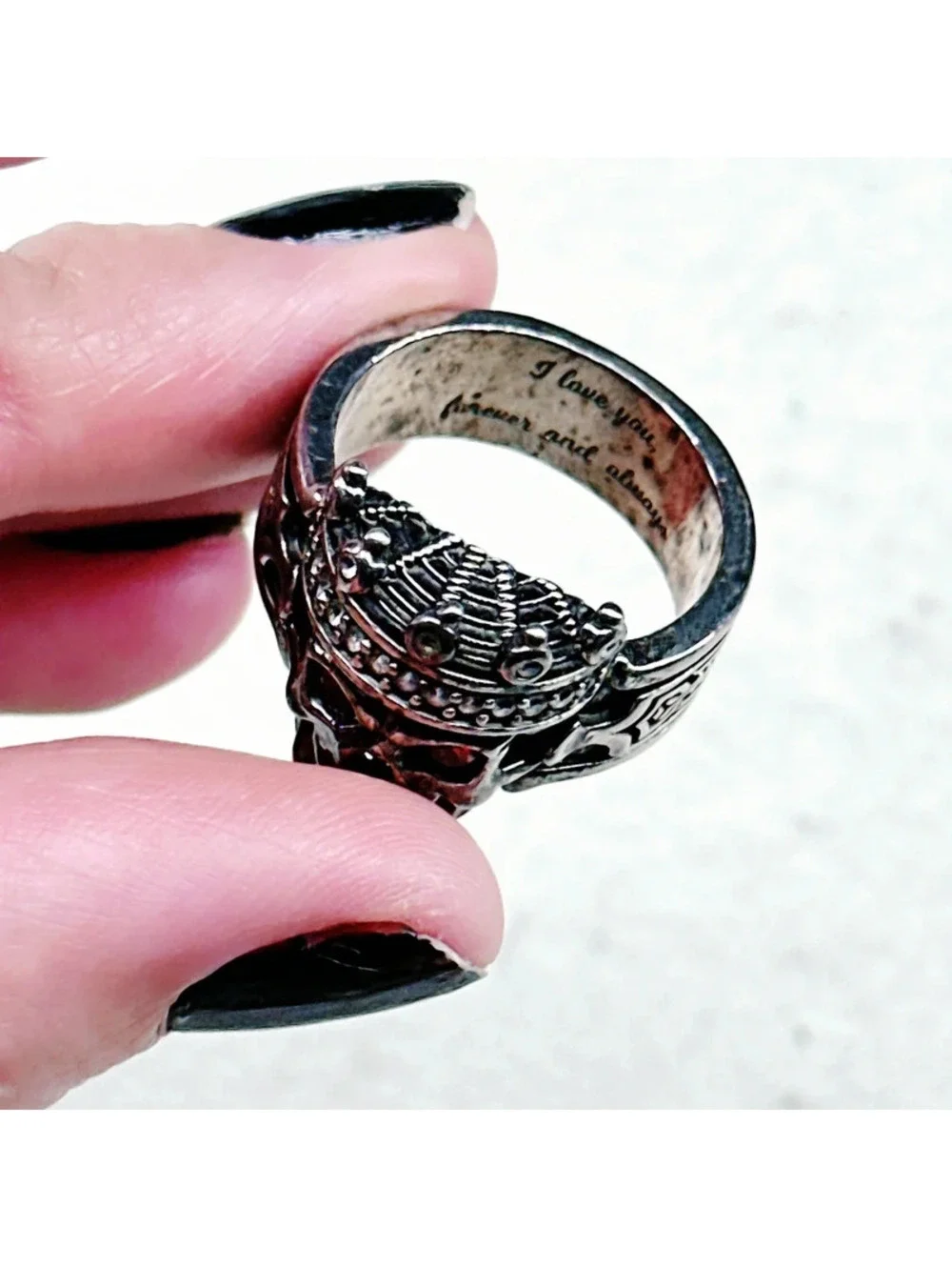 3004u. Skull Ring Goth Size 9 Red
